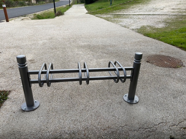 Lire la suite à propos de l’article Installation d’un rack à vélos